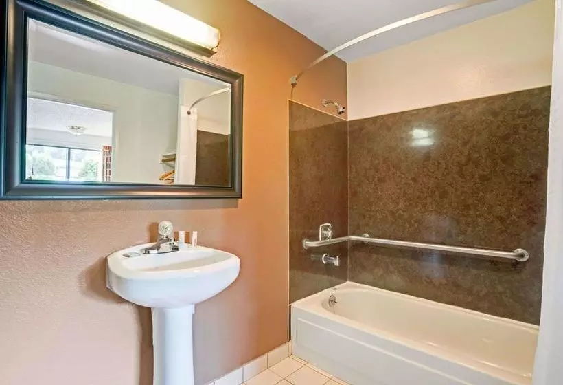 Отель Travelodge Sea Tac Airport North