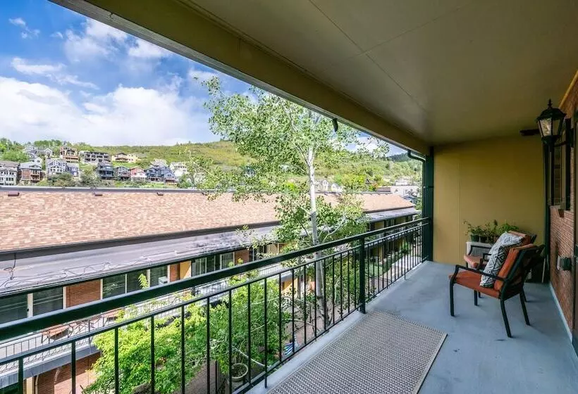 בית מלון כפרי Treasure Mountain Inn