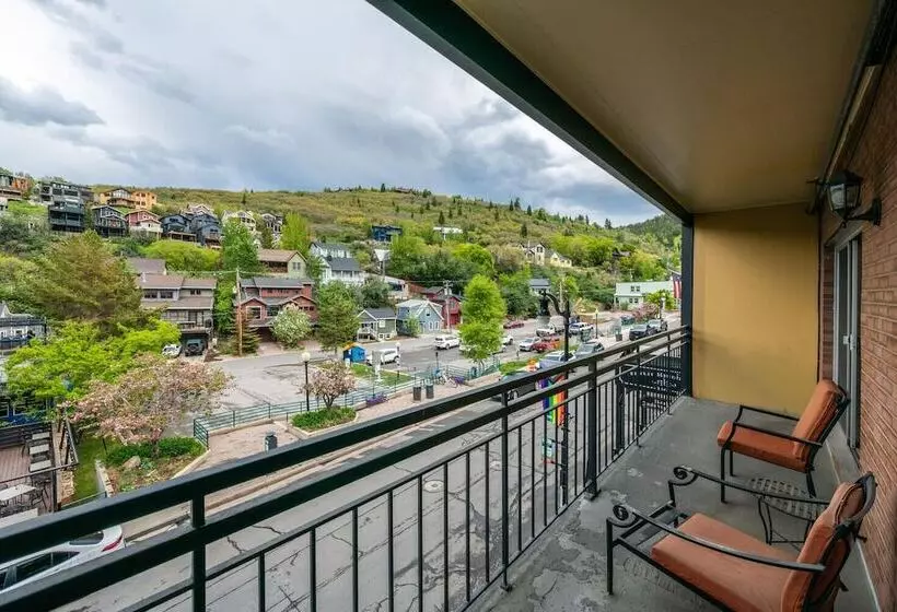 בית מלון כפרי Treasure Mountain Inn