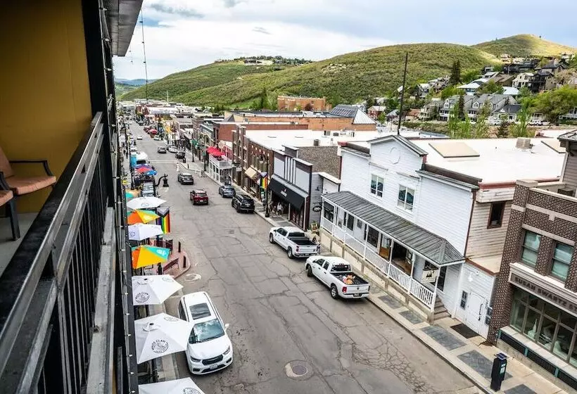 בית מלון כפרי Treasure Mountain Inn