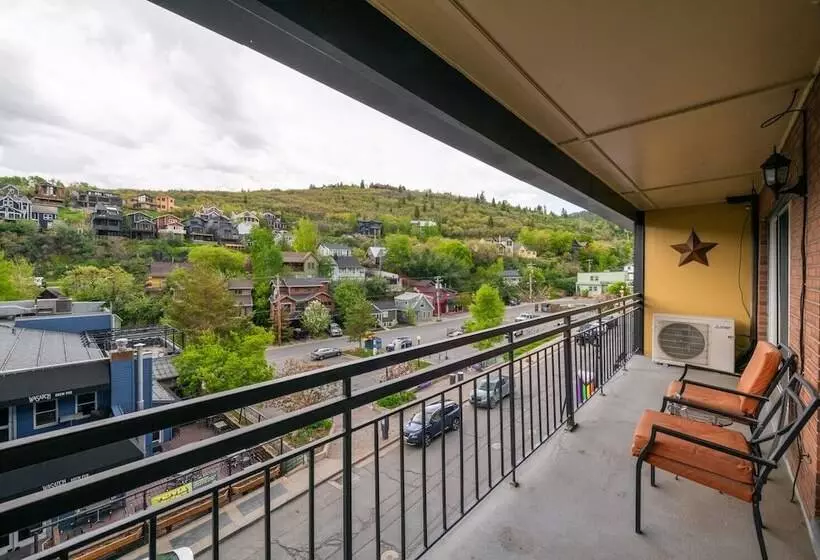 בית מלון כפרי Treasure Mountain Inn