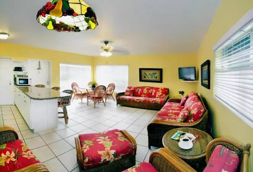 فندق على الطريق Tropic Seas Resort