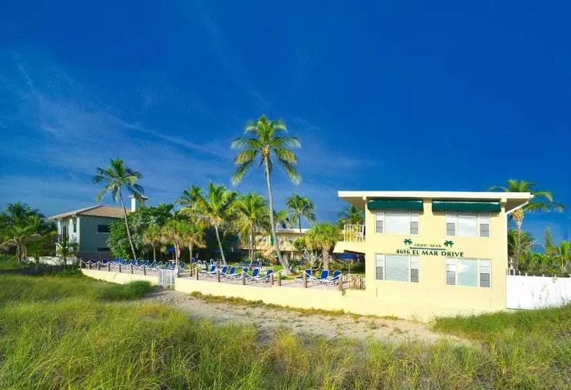 فندق على الطريق Tropic Seas Resort