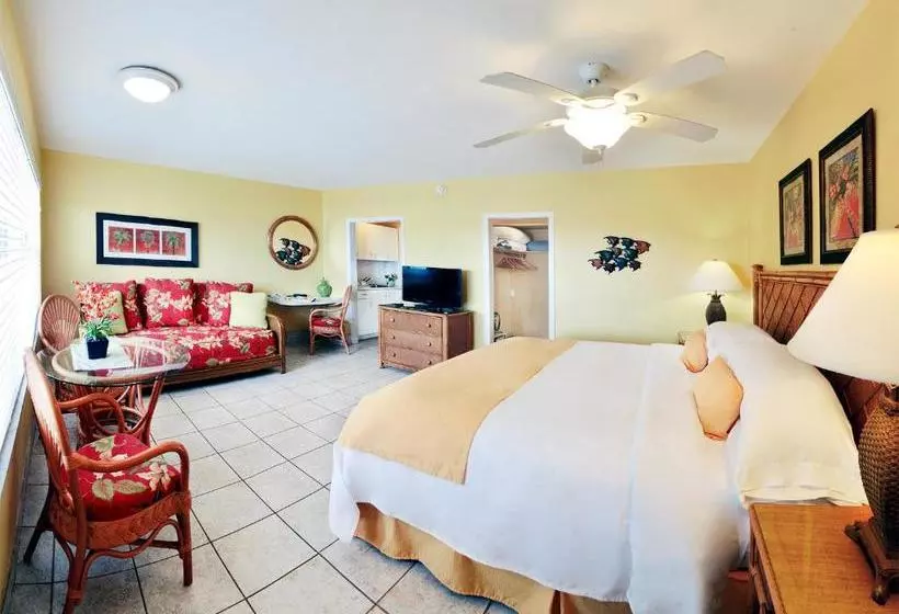 فندق على الطريق Tropic Seas Resort