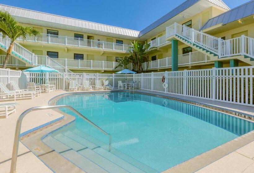 Tuckaway Shores Resort