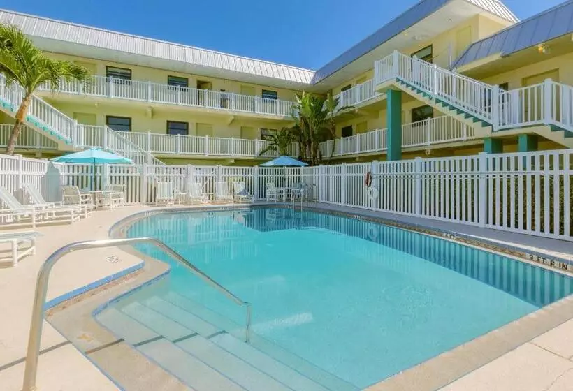 Tuckaway Shores Resort