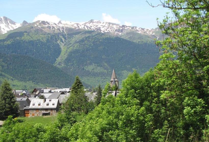 پانسیون Hostal Plaça Garós