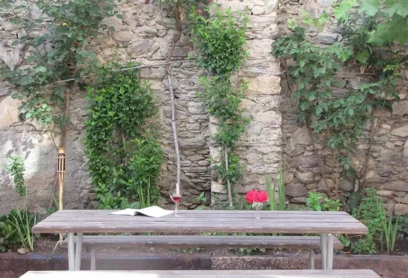 پانسیون Hostal Plaça Garós