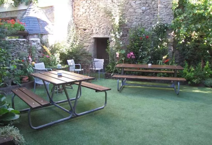پانسیون Hostal Plaça Garós
