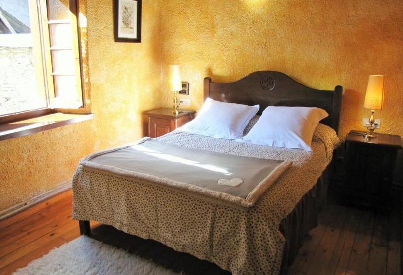 پانسیون Hostal Plaça Garós