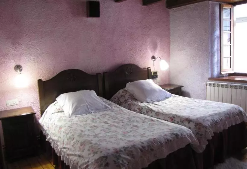 پانسیون Hostal Plaça Garós