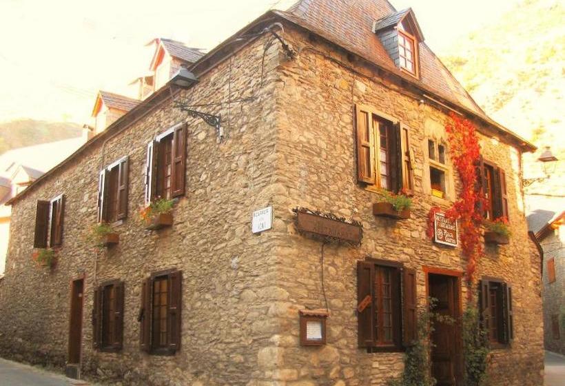 پانسیون Hostal Plaça Garós