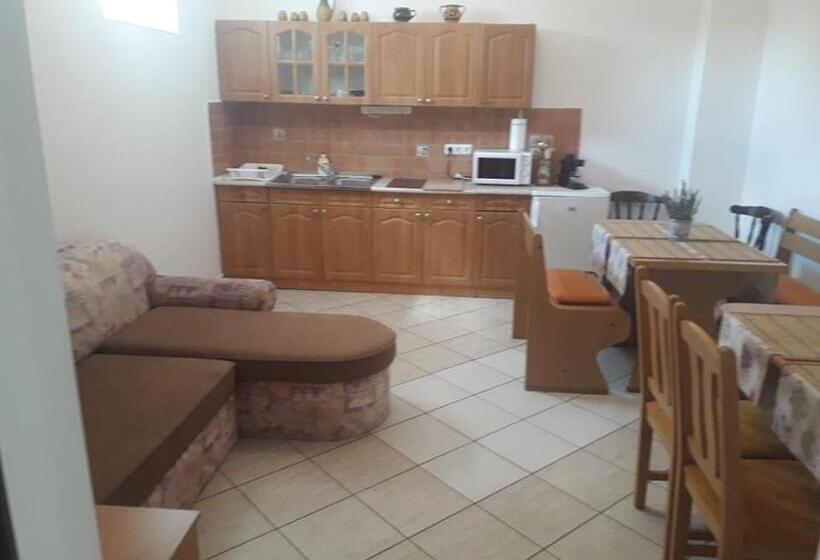 펜션 Szalay Vendégház