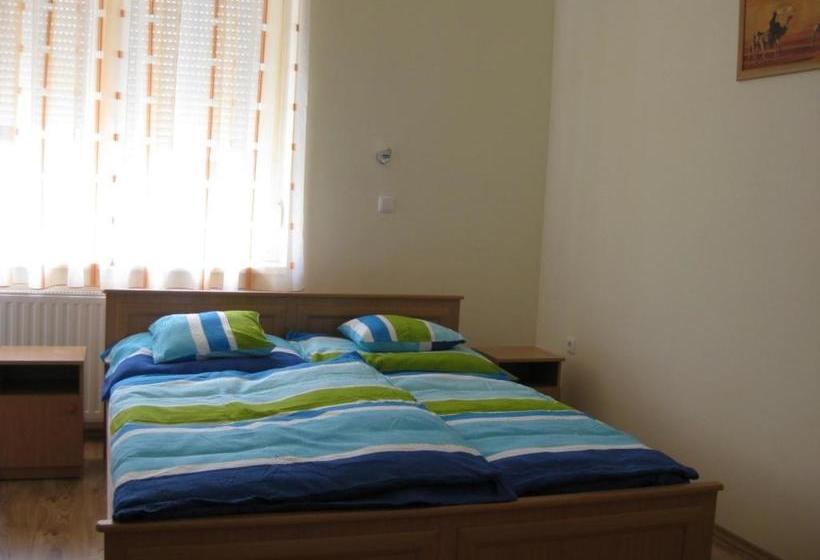 펜션 Szalay Vendégház