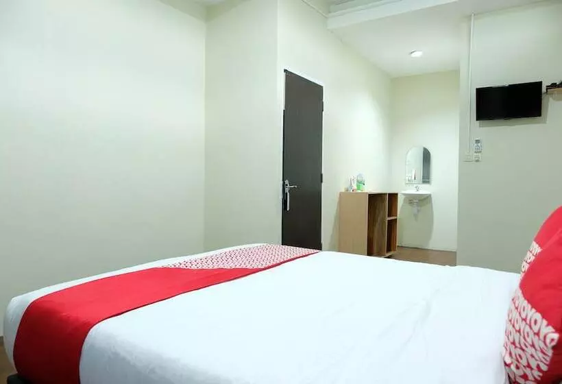 Retkeilymaja Guest House D'makmoer By Oyo Rooms
