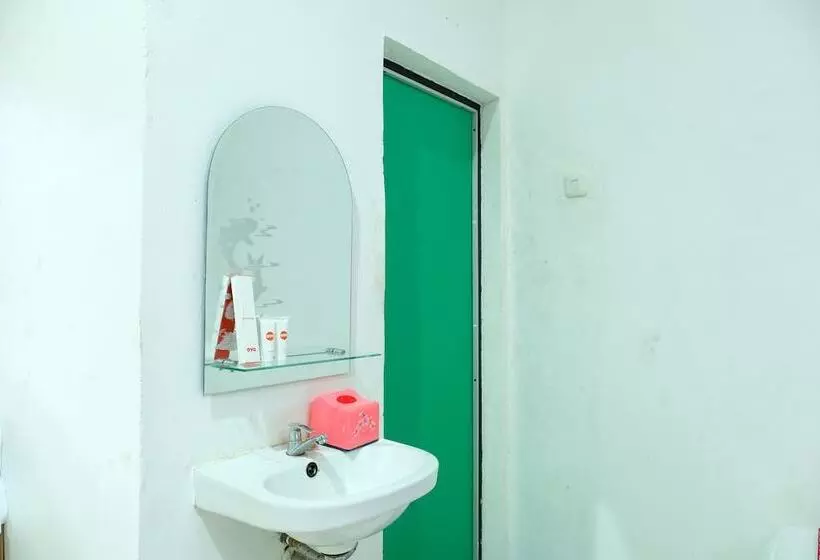 Retkeilymaja Guest House D'makmoer By Oyo Rooms