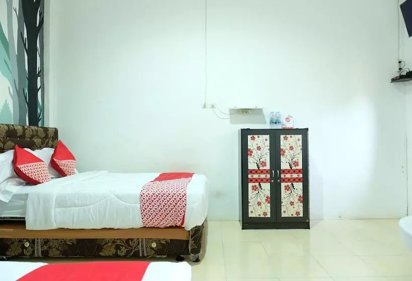 Retkeilymaja Guest House D'makmoer By Oyo Rooms