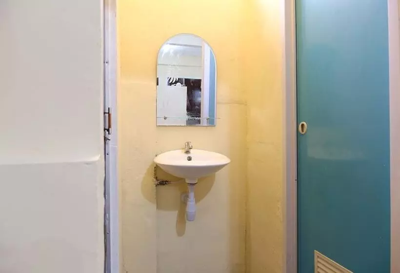 Retkeilymaja Guest House D'makmoer By Oyo Rooms
