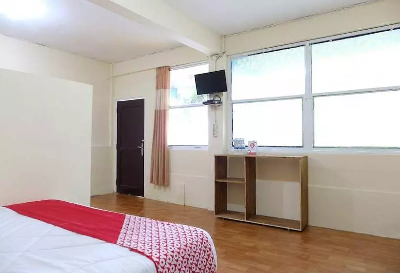 Retkeilymaja Guest House D'makmoer By Oyo Rooms