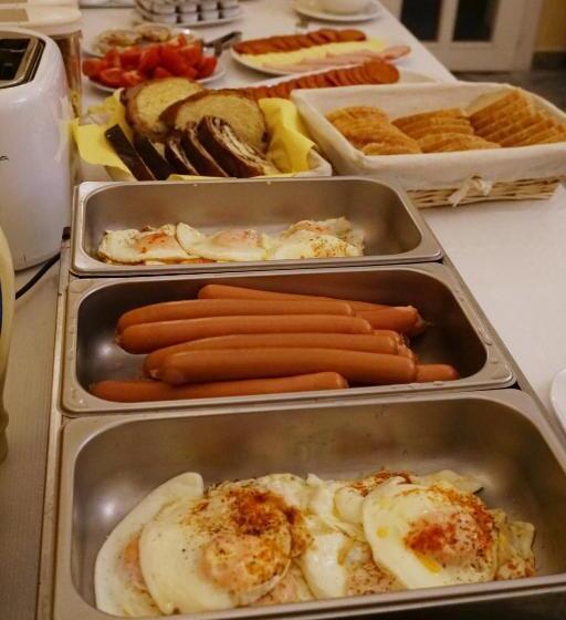 تختخواب و صبحانه Anna Panzió & Wellness Siófok