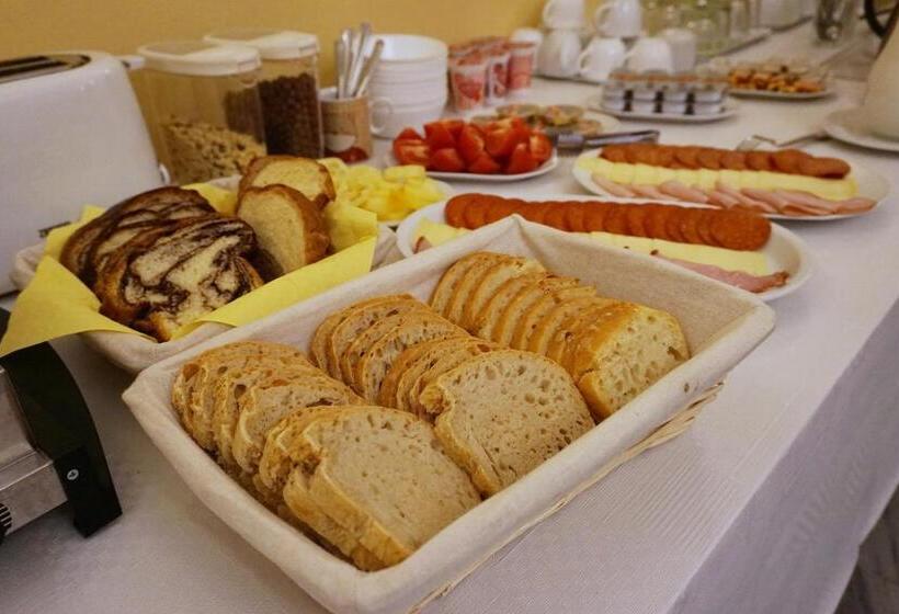 تختخواب و صبحانه Anna Panzió & Wellness Siófok