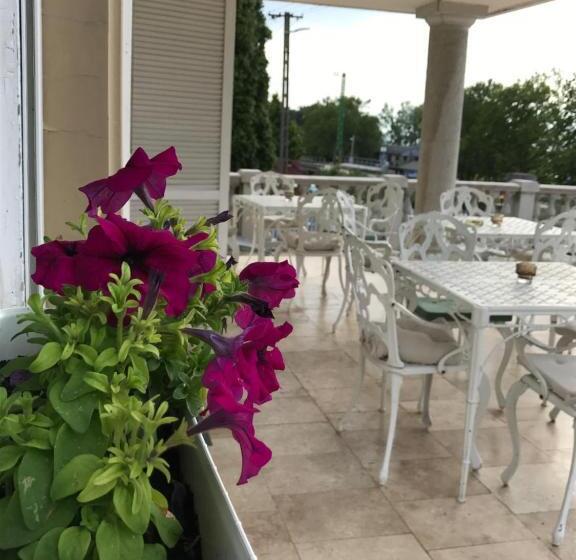 تختخواب و صبحانه Anna Panzió & Wellness Siófok