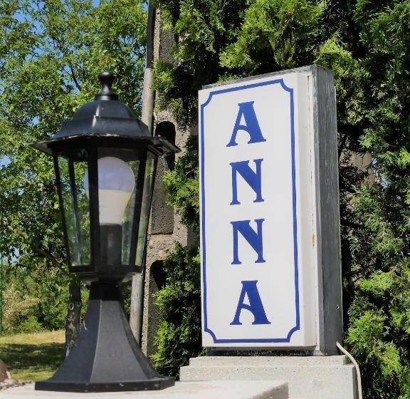 تختخواب و صبحانه Anna Panzió & Wellness Siófok