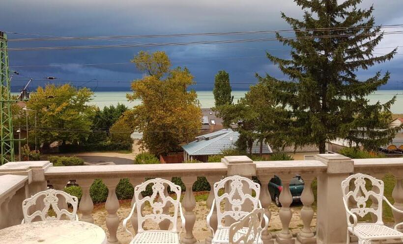 تختخواب و صبحانه Anna Panzió & Wellness Siófok