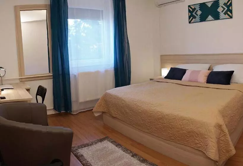 ベッドアンドブレックファースト Anna Panzió & Wellness Siófok