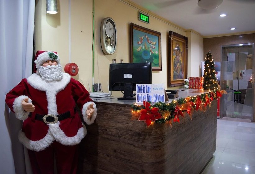 Hotelli 153 Executive Suites By Oyo Rooms