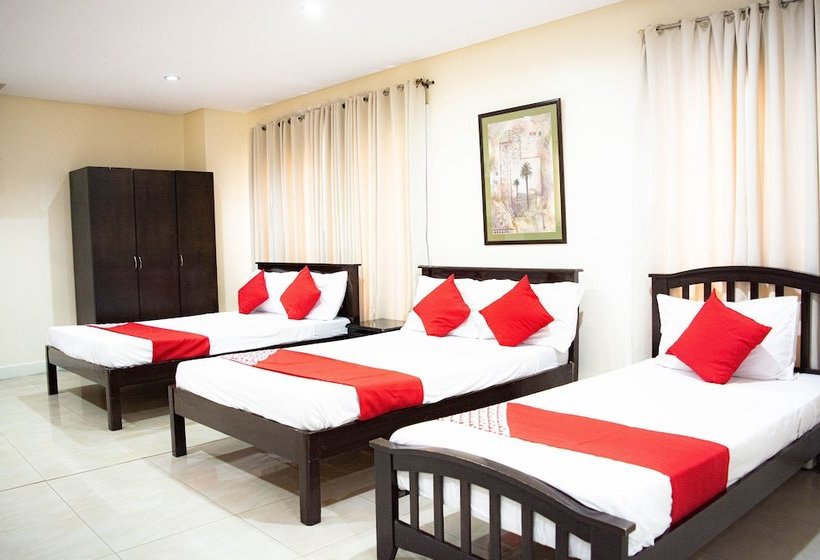 Hotelli 153 Executive Suites By Oyo Rooms