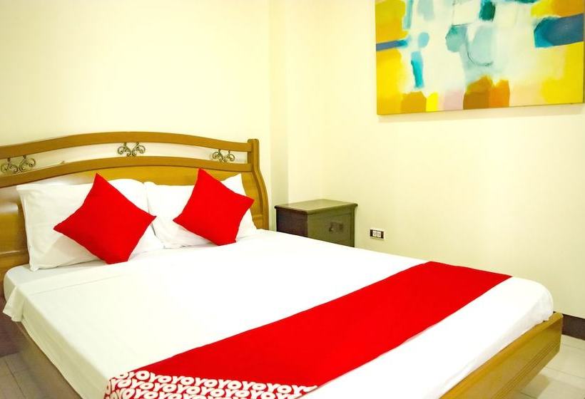 Hotelli 153 Executive Suites By Oyo Rooms