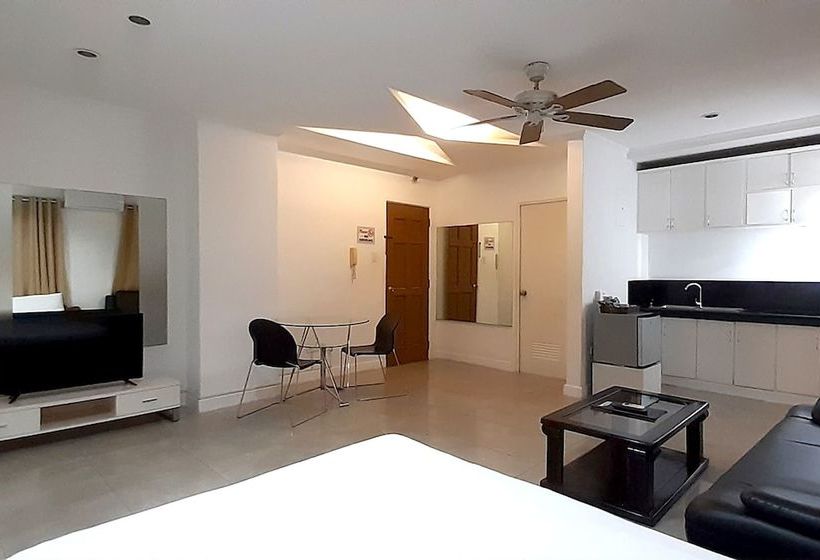 Hotelli 153 Executive Suites By Oyo Rooms