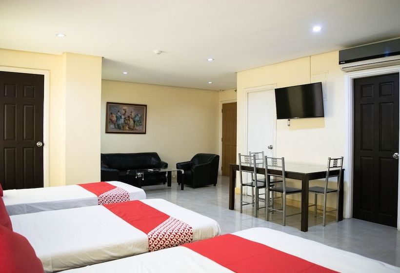 Hotelli 153 Executive Suites By Oyo Rooms
