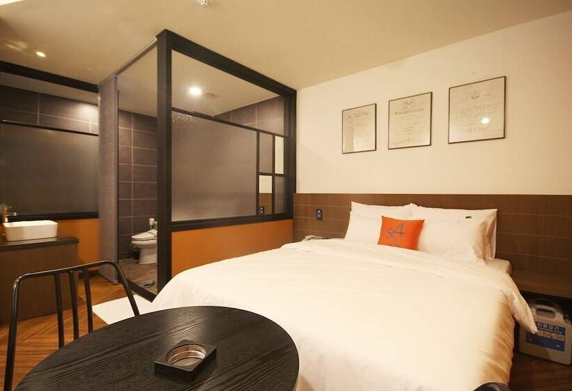 בית מלון כפרי Iksan Fourseason