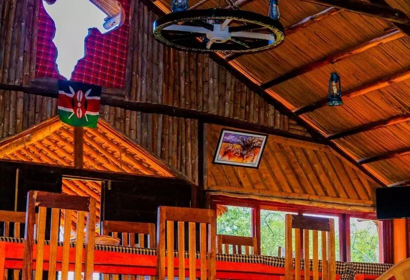 هتل Teen Ranch Camp