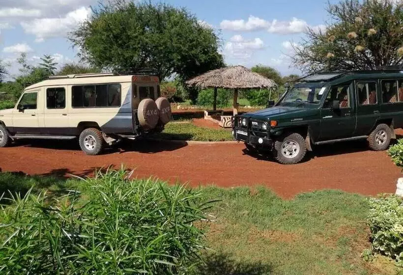 هتل Teen Ranch Camp