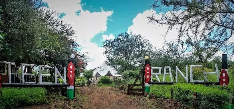 هتل Teen Ranch Camp