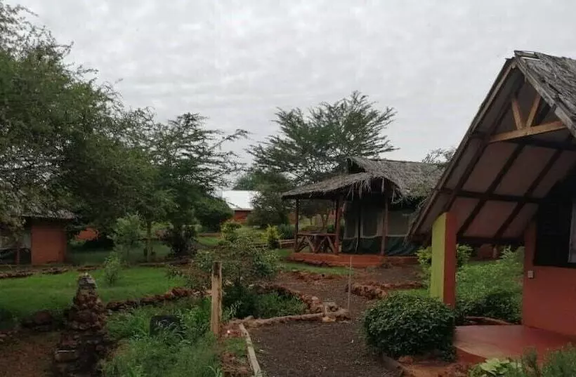 هتل Teen Ranch Camp