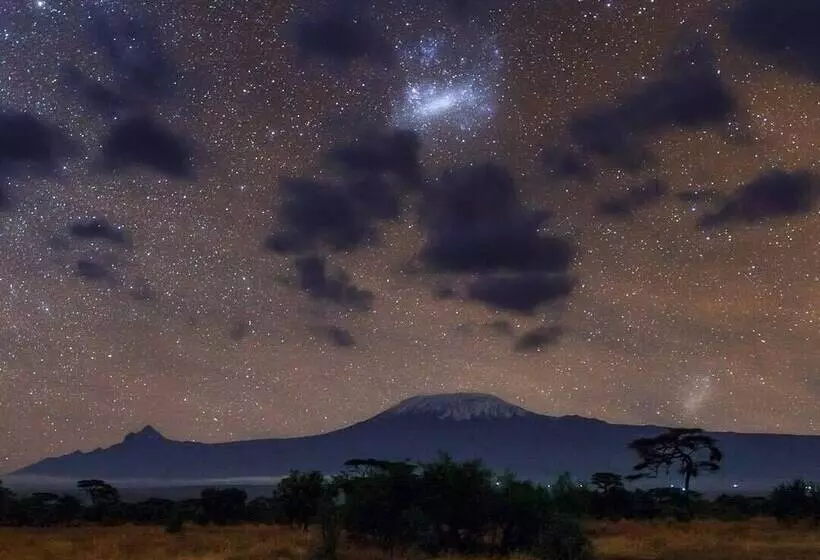 هتل Teen Ranch Camp