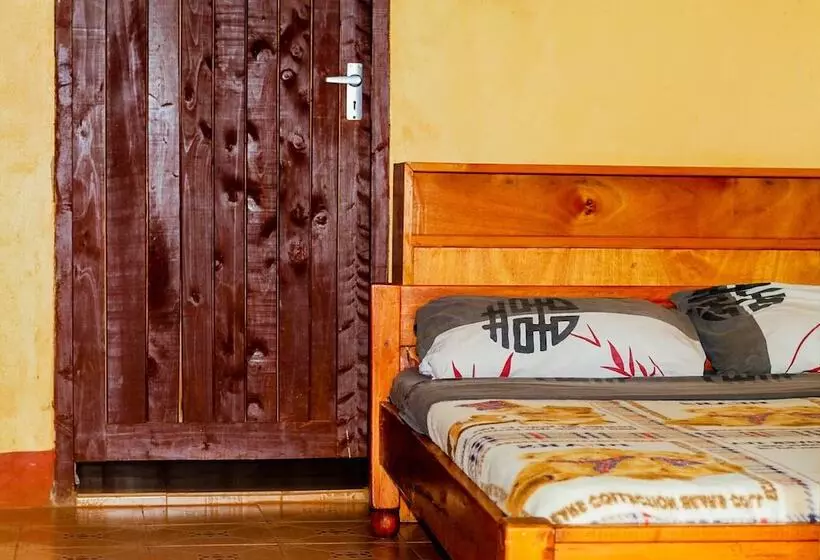 هتل Teen Ranch Camp