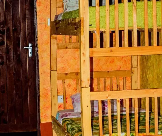 هتل Teen Ranch Camp