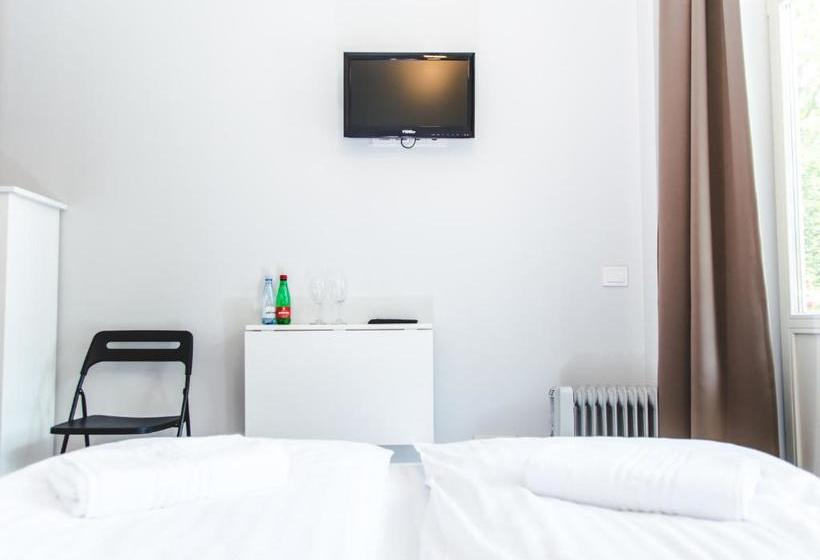 پانسیون The House