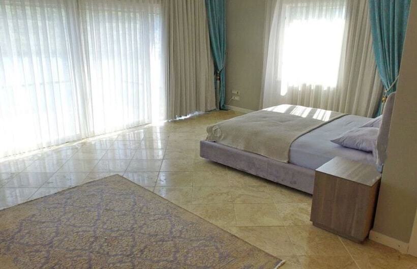 Vhillas Private Luxury Villa Leo