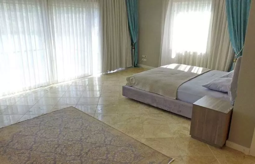 Vhillas Private Luxury Villa Leo