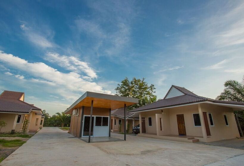 88 Fine Hotel @ Suratthani Airport