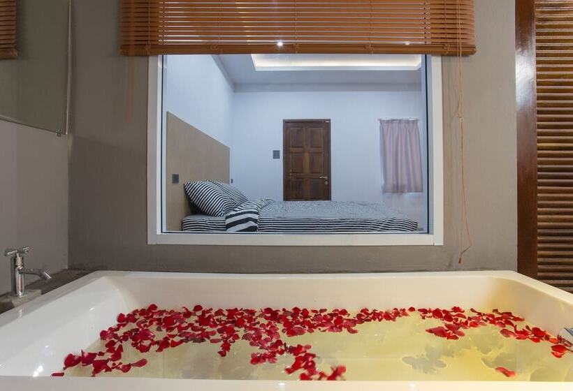 88 Fine Hotel @ Suratthani Airport