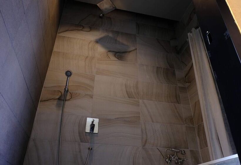 88 Fine Hotel @ Suratthani Airport