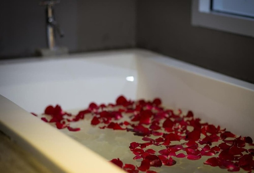 88 Fine Hotel @ Suratthani Airport