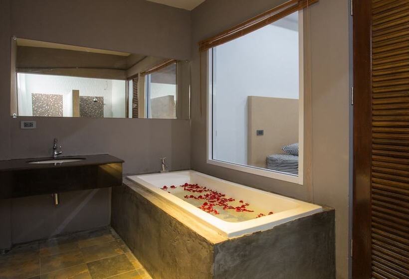 88 Fine Hotel @ Suratthani Airport